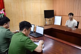 Tạm giữ 5 đối tượng chuyên chiếm quyền tài khoản Facebook, lừa đảo chiếm đoạt hơn 10 tỷ đồng