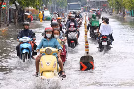 Dự báo thời tiết ngày 1/11: TP HCM sáng hửng nắng, mưa lớn về chiều