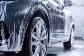 Nguy hiểm tiềm ẩn từ dịch vụ rửa xe mà ít người để ý