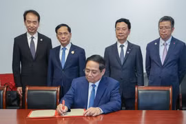 Thủ tướng thăm Khu Di tích, Sàn Giao dịch chứng khoán và quận Phố Đông của Thượng Hải, Trung Quốc