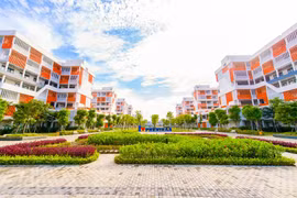 Hàng tỉ đồng học bổng đổ về thu hút sĩ tử tài năng 2025