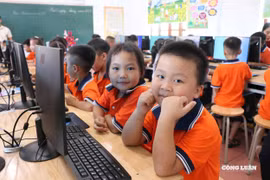 Nghệ An 'xoay tua' giáo viên, gần 1.000 thầy cô lên đường biệt phái