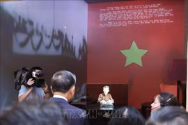 Tổng Bí thư Tô Lâm dâng hương tưởng niệm Chủ tịch Hồ Chí Minh tại Di tích nhà số 48 Hàng Ngang