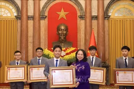 Phó Chủ tịch nước Võ Thị Ánh Xuân trao Huân chương Lao động cho học sinh đoạt giải quốc tế năm 2025