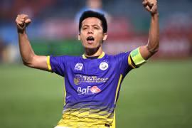 Văn Quyết ký "siêu hợp đồng" với Hà Nội FC