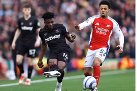 Arsenal thua bạc nhược trước West Ham, lỡ cơ hội bám đuổi Liverpool