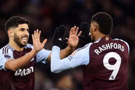 Aston Villa lội ngược dòng ấn tượng trước Chelsea, MU thoát thua nhờ bóng chết