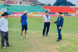 2 đội bóng V.League có thể bị cấm thi đấu trên sân nhà