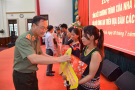 Bộ Công an bàn giao hơn 6.000 căn nhà cho hộ nghèo Tây Nguyên, lan tỏa phong trào xóa nhà tạm trên toàn quốc