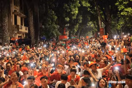 Hà Nội rộn ràng không khí đón Tết Độc lập, hàng vạn người chờ xem màn diễu binh - diễu hành