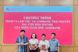 Điểm tựa vững chắc giúp khách hàng vực dậy sản xuất