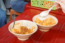 Những thức quà 'sưởi ấm' lòng người khi Hà Nội chớm đông