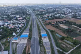 Dự kiến thu phí phương tiện di chuyển trên cao tốc Bến Lức - Long Thành