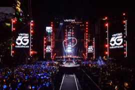 Y-FEST 2025 – Hàng chục nghìn khán giả hòa nhịp thấu cảm cùng âm nhạc và công nghệ của Viettel