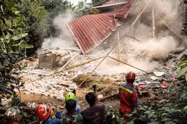 Sập nhà cộng đồng ở Indonesia, nhiều người thương vong