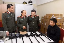 Bắt đối tượng mua bán, tàng trữ trái phép nhiều vũ khí quân dụng