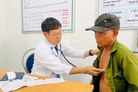 Gia Lai: Hàng trăm người dân biên giới được tặng quà, khám bệnh và phát thuốc miễn phí