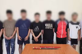 Bắt giữ nhóm thanh niên cầm hung khí 'náo loạn' đường phố