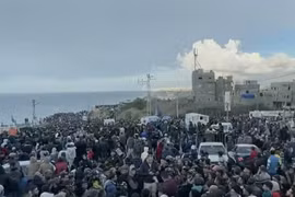 Israel ngăn chặn người dân trở về nhà ở Gaza và Lebanon, nhiều người thiệt mạng