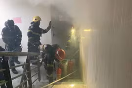 Hà Nội: Cảnh sát hướng dẫn, đưa gần 30 người thoát nạn trong vụ cháy tòa nhà CTM