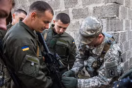 Ukraine trả lương 24.000 USD để thu hút thanh niên nhập ngũ