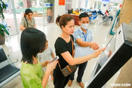 Ngày đầu vận hành điểm hành chính công tại phường mới ở Hà Nội