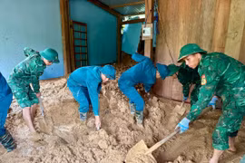 Bộ Quốc phòng yêu cầu các đơn vị khắc phục nhanh hậu quả mưa lũ tại Trung Bộ