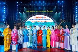 Nhà thiết kế Vũ Thảo Giang ra mắt 6 bộ sưu tập áo dài đặc biệt nhân kỷ niệm 50 năm Giải phóng miền Nam, thống nhất đất nước