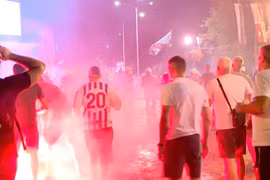 Đụng độ nghiêm trọng giữa người biểu tình ủng hộ và chống chính quyền ở Serbia