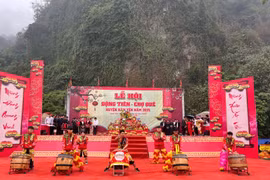 "Sống lại" không gian chợ quê tại Lễ hội Động Tiên