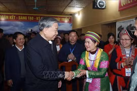 Tổng Bí thư thăm, tặng quà gia đình chính sách và tham gia các chương trình văn hóa địa phương tại Hà Giang