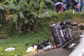 Hà Tĩnh: Va chạm giữa ô tô bán tải và xe máy trên QL8, 3 người thương vong