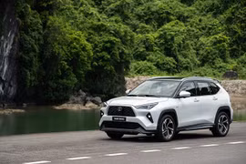 Toyota Yaris Cross: Giá lăn bánh và ưu đãi tháng 12/2025