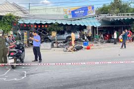 Hậu Giang: Ô tô lao vào dòng xe máy, khiến 2 người thương vong