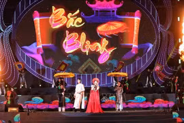 Hòa Minzy biểu diễn ‘Bắc Bling’ chào mừng thành lập tỉnh Bắc Ninh mới