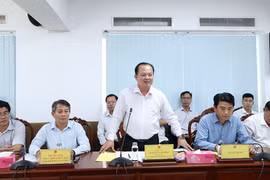 EVNNPT và UBND TP. Cần Thơ thống nhất phối hợp di dời đường dây truyền tải điện giao chéo với đường cao tốc