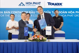Hòa Phát bàn giao đơn hàng container đầu tiên cho Touax Container Leasing