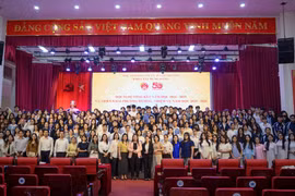 Khoa Xây dựng Đảng đón nhận Huân chương Lao động hạng Ba dịp kỷ niệm 50 năm ngày thành lập
