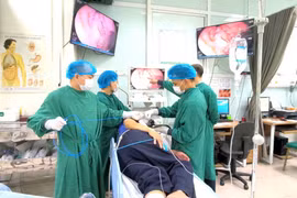 Nhiều bệnh nhân thoát đại phẫu bằng kĩ thuật cắt tách niêm mạc qua nội soi