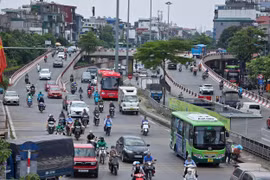 Khảo sát bãi đỗ xe kết hợp trạm sạc dọc đường Vành đai 1 (Hà Nội)