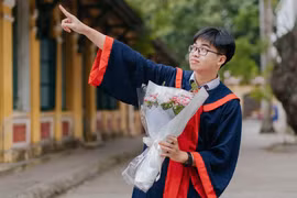 Không học thêm tràn lan, nam sinh chuyên Anh là thủ khoa kép toàn quốc
