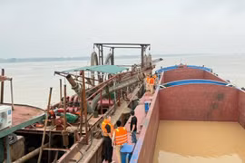 Xử lý vi phạm khai thác khoáng sản trên các tuyến sông ở Hà Nội