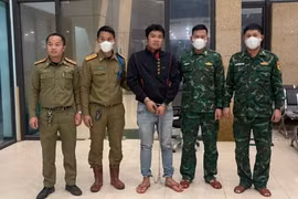 Việt Nam phối hợp với nước bạn Lào bắt giữ hai đối tượng trốn lệnh truy nã