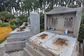 Chủ tịch Hà Nội chỉ đạo 'nóng' vụ xây mộ giả chiếm đất nghĩa trang