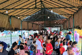 Cận cảnh 10 nhà bạt dã chiến sẵn sàng phục vụ nhân dân xem diễu binh, diễu hành A80 trong mưa gió
