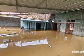 Thanh Hóa: Biển nước bao vây, hàng chục hộ dân bị ngập nặng