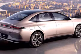 Sedan mới của Nissan chạy xăng nhưng lái như xe điện