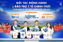 Bản lĩnh phái mạnh Alipas cùng sáu “Quỷ Đỏ” Manchester Reds tỏa sáng tại Việt Nam