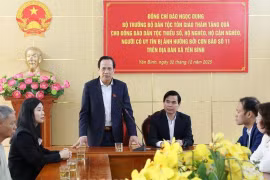 Bộ trưởng Bộ Dân tộc và Tôn giáo thăm, tặng quà người dân bị ảnh hưởng bão số 11 tại Lạng Sơn