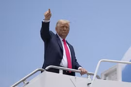 Ông Trump xác nhận Ukraine đã nhận Patriot, châu Âu chịu toàn bộ chi phí